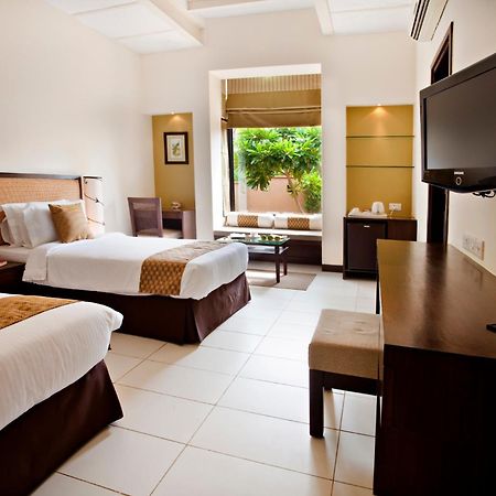 Lemon Tree Hotel, Tarudhan Valley, Manesar Gurgaon Bagian luar foto