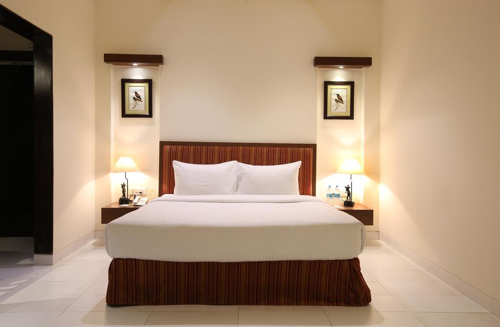 Lemon Tree Hotel, Tarudhan Valley, Manesar Gurgaon Bagian luar foto