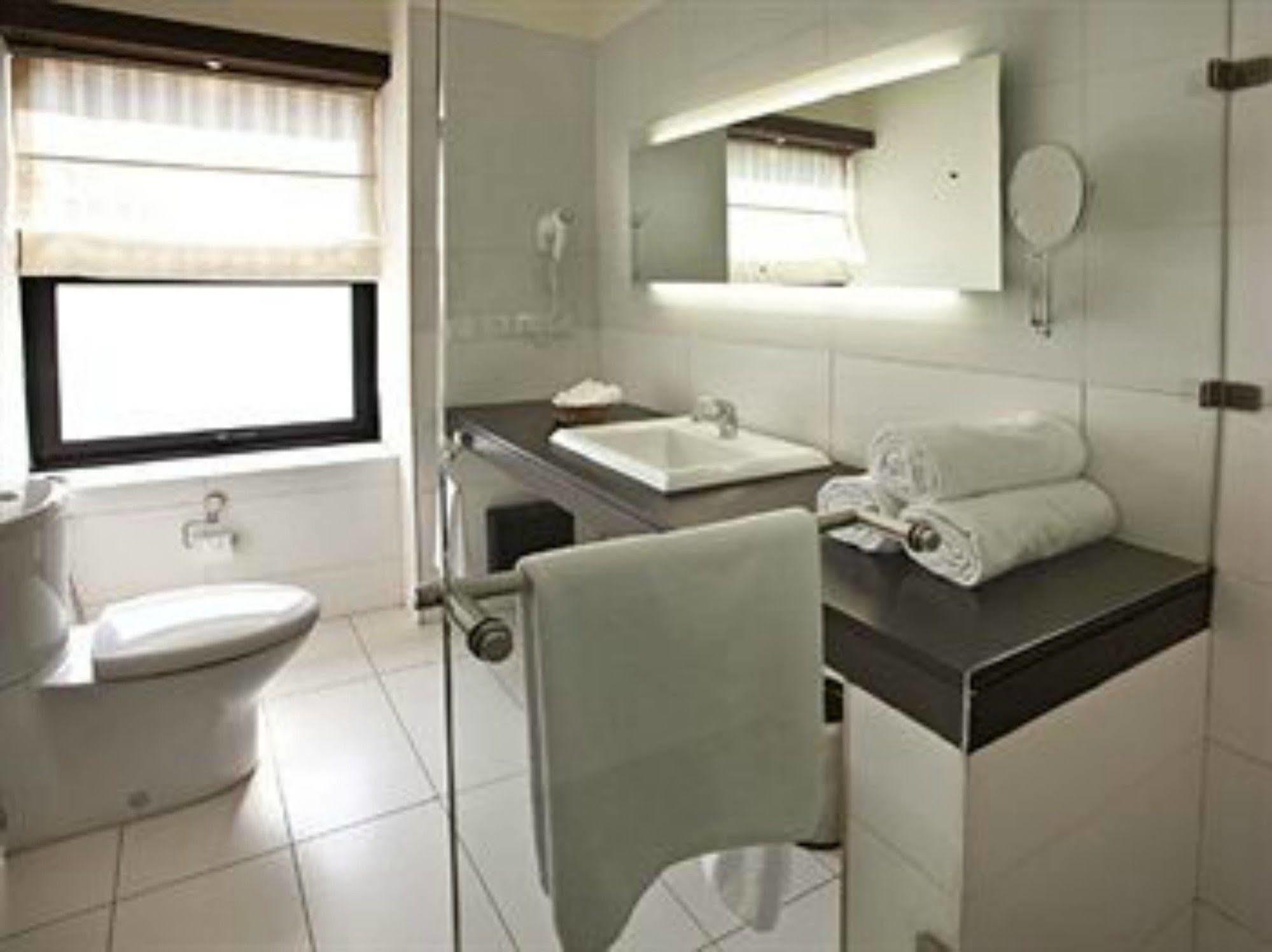 Lemon Tree Hotel, Tarudhan Valley, Manesar Gurgaon Bagian luar foto