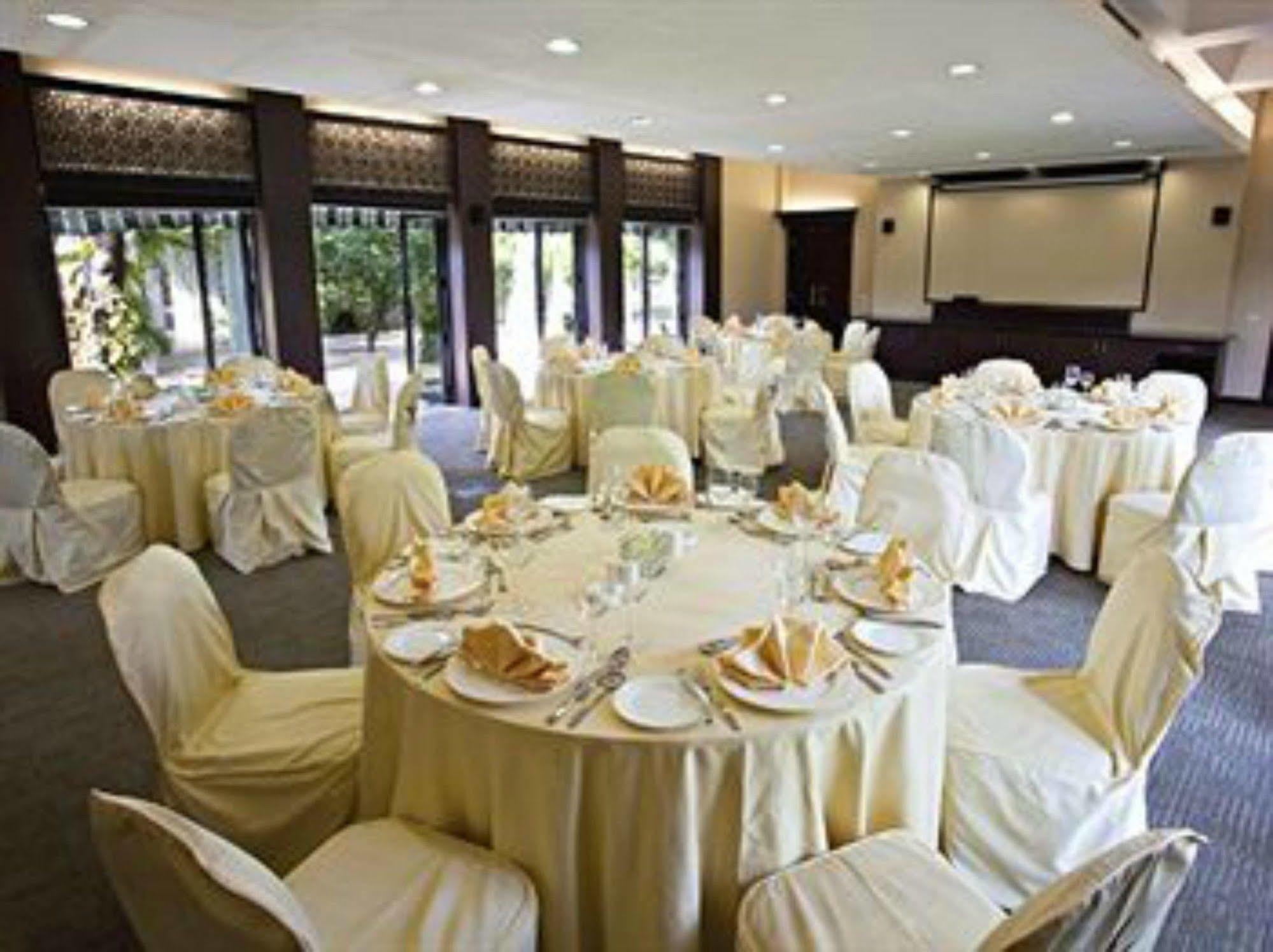 Lemon Tree Hotel, Tarudhan Valley, Manesar Gurgaon Bagian luar foto