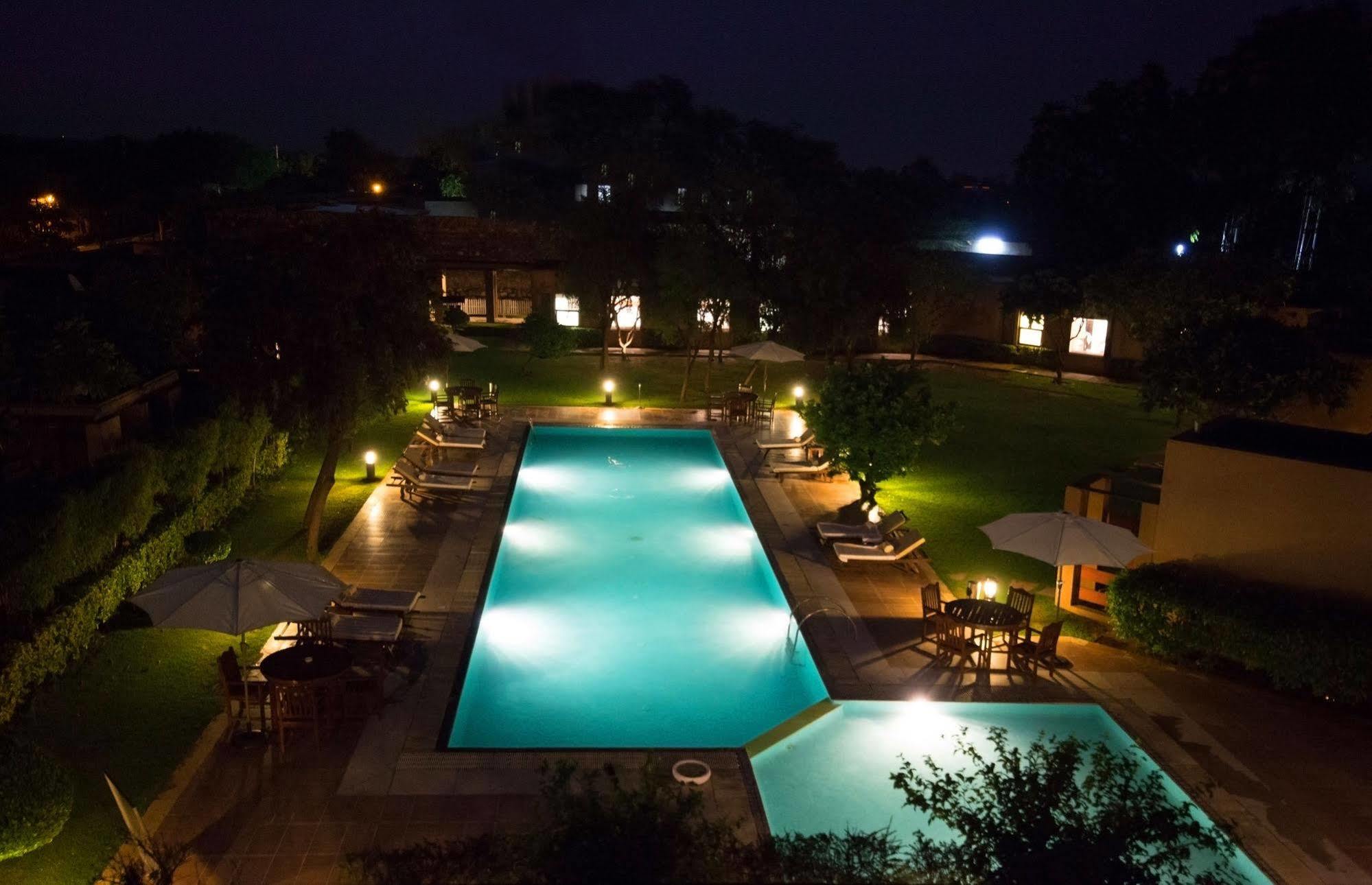 Lemon Tree Hotel, Tarudhan Valley, Manesar Gurgaon Bagian luar foto