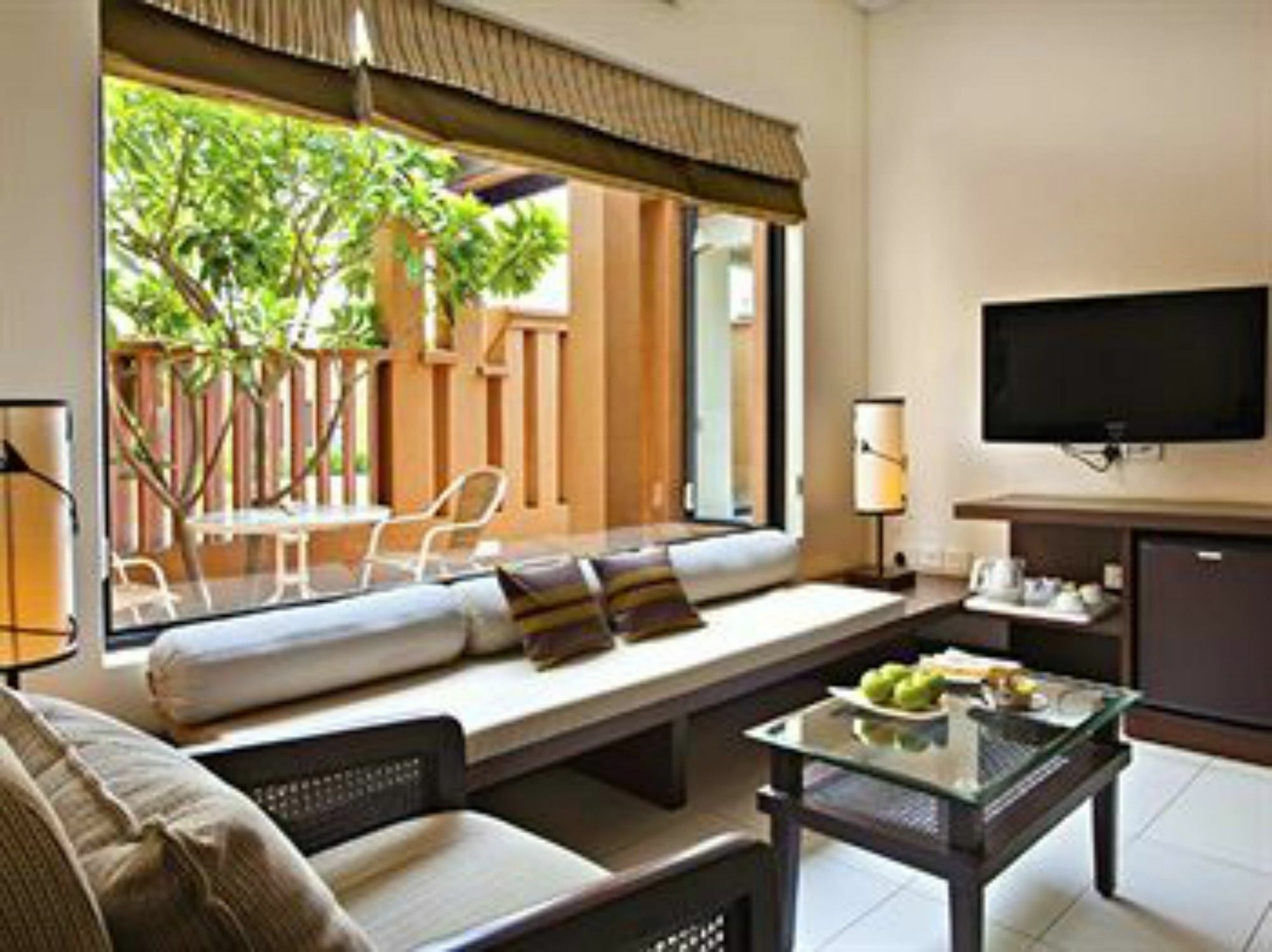 Lemon Tree Hotel, Tarudhan Valley, Manesar Gurgaon Bagian luar foto